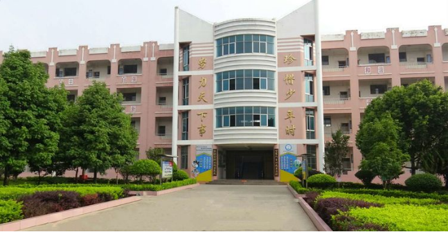 易门县龙泉街道中屯小学活动场地能力提升建设项目